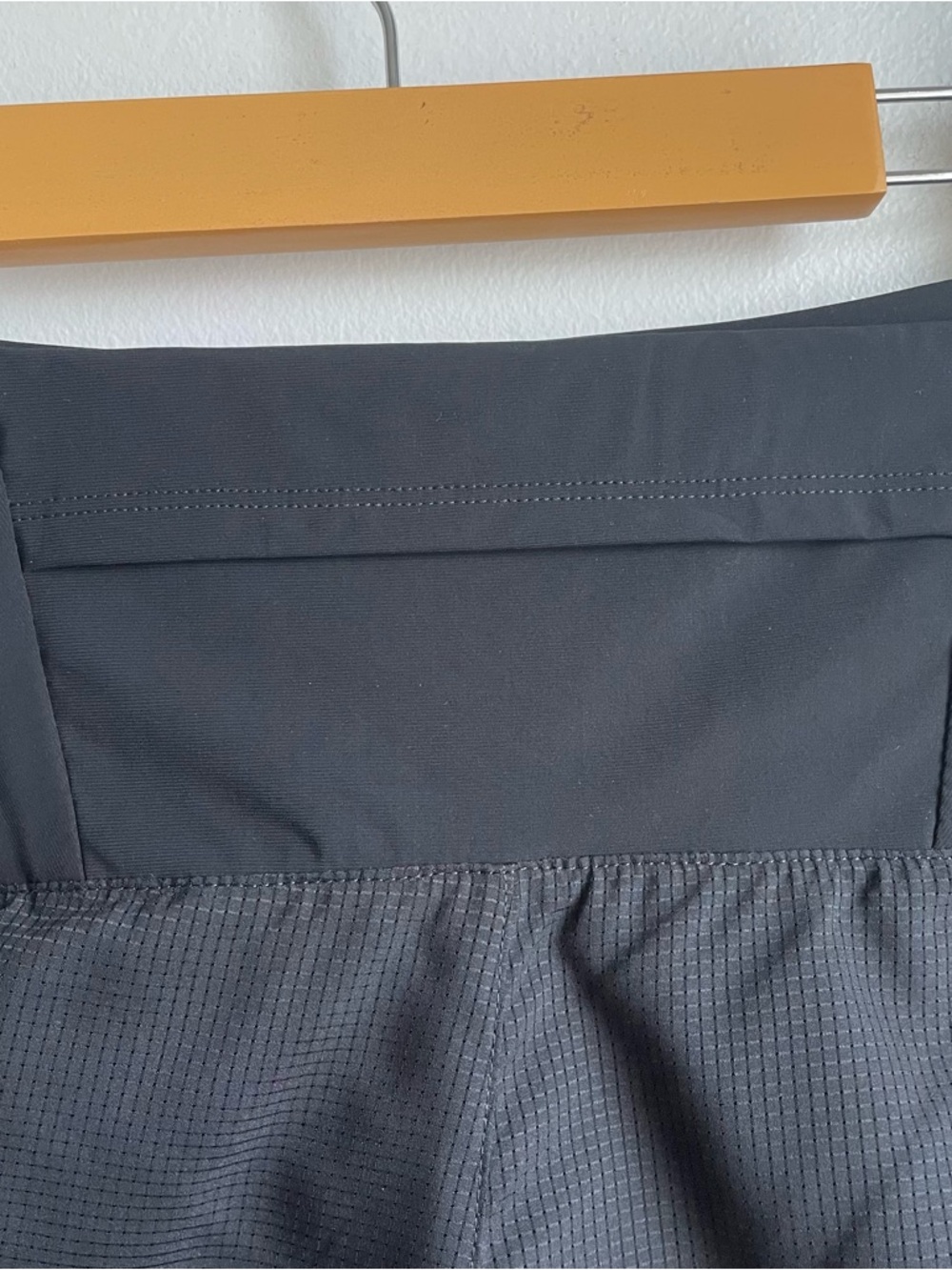 Run on Clouds Men’s Black Athletic Shorts with Built-in Underwear-L-Like New! - Picture 4 of 8